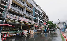 รอยัลบีชเรสซิเดนซ์